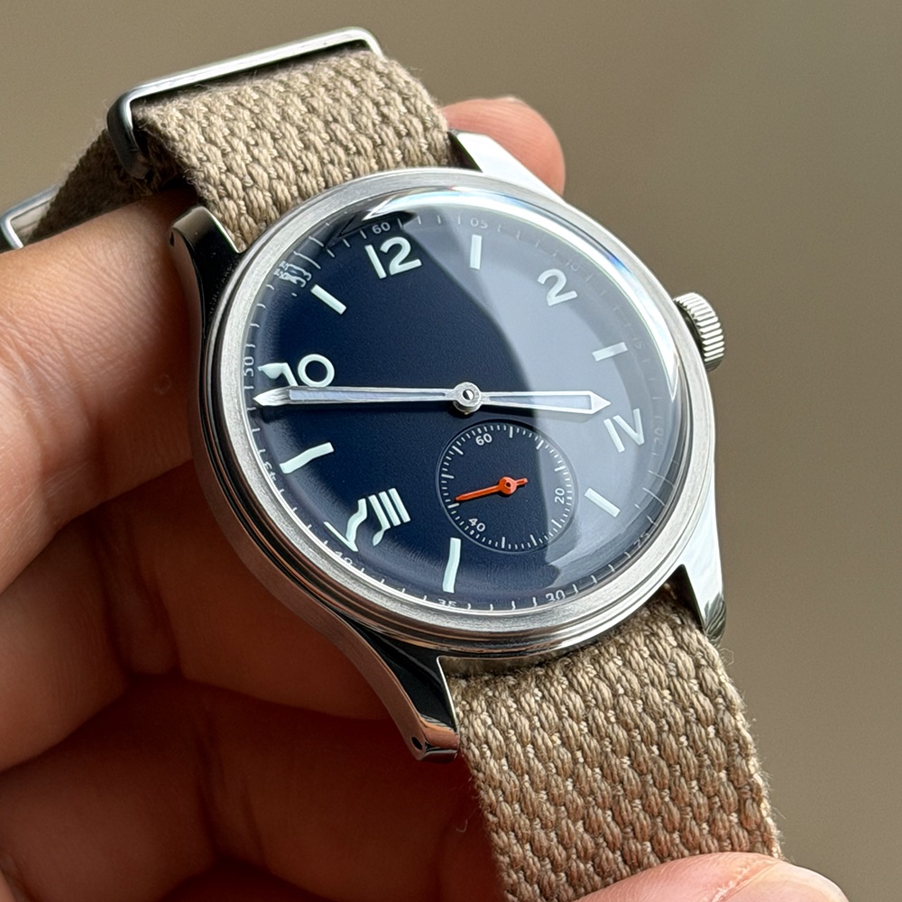 นาฬิกาข้อมือผู้ชายแบบกลไกกันน้ - Omega Watch Constellation บทวิจารณ์และราคา